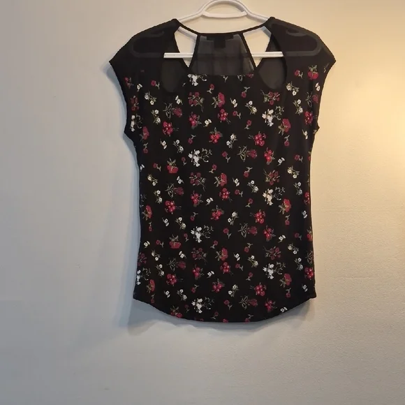 Suzie Shier Black Floral Mesh Yoke Cap Sleeve Blouse - Picture 5 of 5